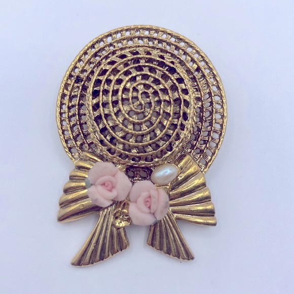 1928 Gold Tone Straw Hat Brooch - Picture 1 of 5